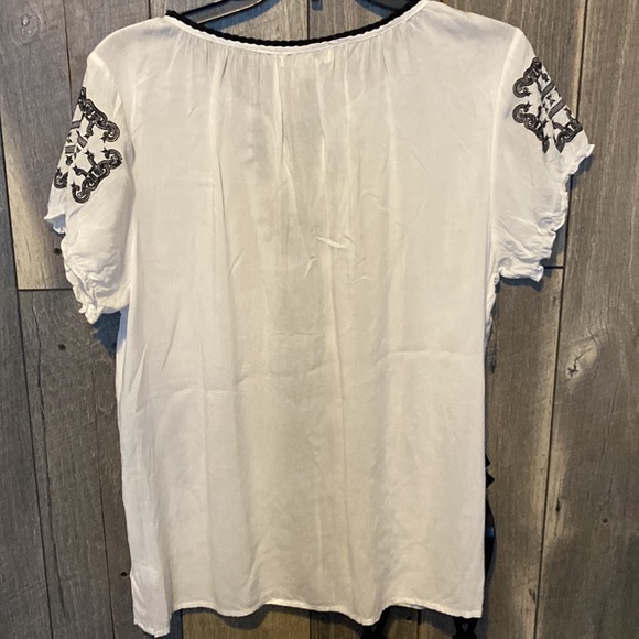OneWorld Peasant Women’s White and Black Embroidered Top. Size Medium. - Picture 4 of 6